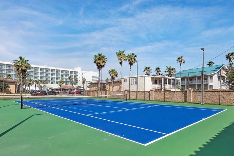 Community tennis court / pickleball court!