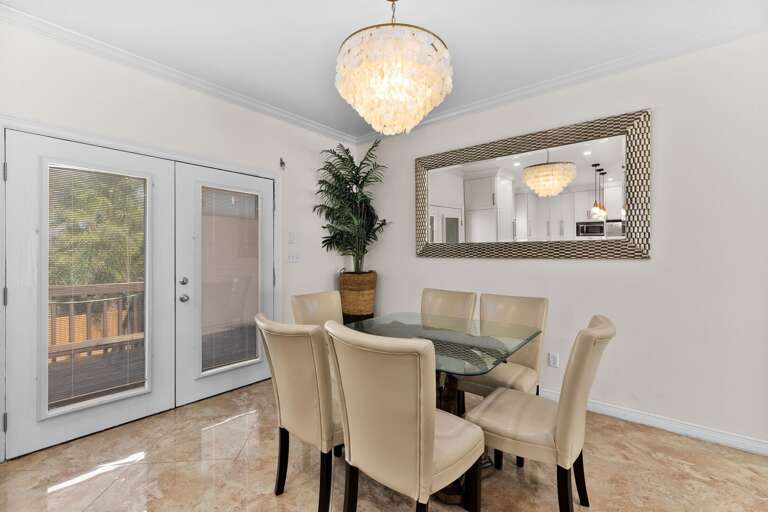 Dining Table for 6 guests!