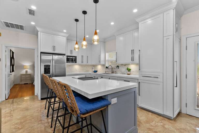 Fully stocked kitchen!