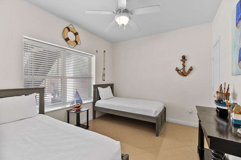 Guest bedroom featuring 2 twin beds!