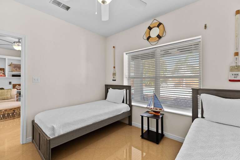 Guest bedroom featuring 2 twin beds!