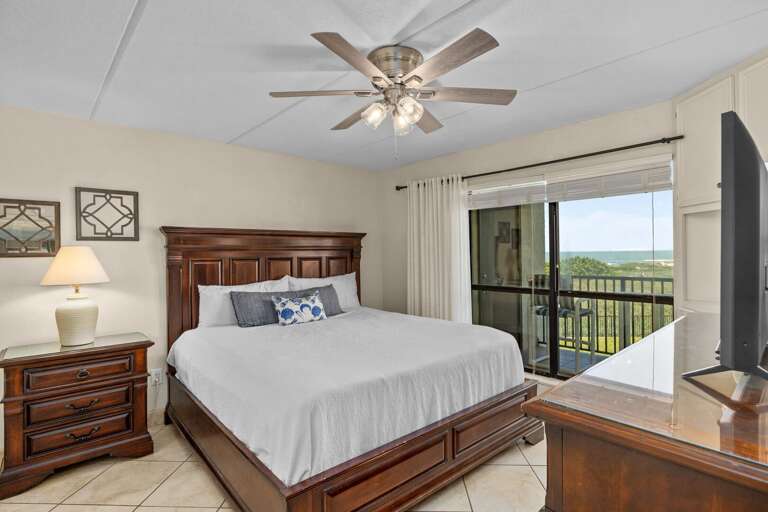 Master bedroom offers exquisite views!