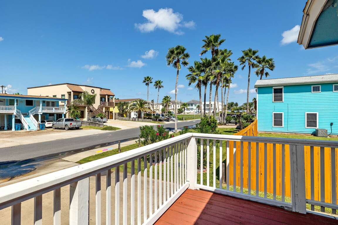 Polaris Street leads to Wanna Wannas Beach Bar and Beach Access! Polaris Street leads to Wanna Wannas Beach Bar and Beach Access!