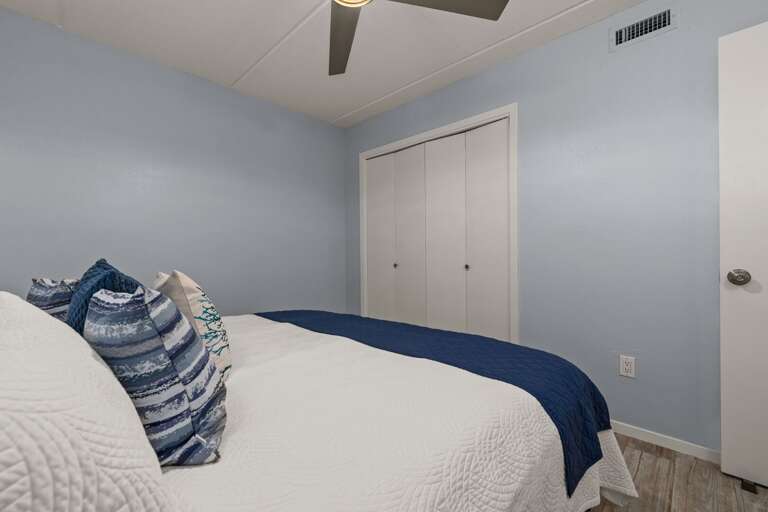 Guest Bedroom equipped with a brand new mattress King!