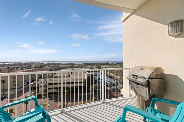 Enjoy outdoor grilling with incredible Bay views ideal for sunset dinners and evening relaxation