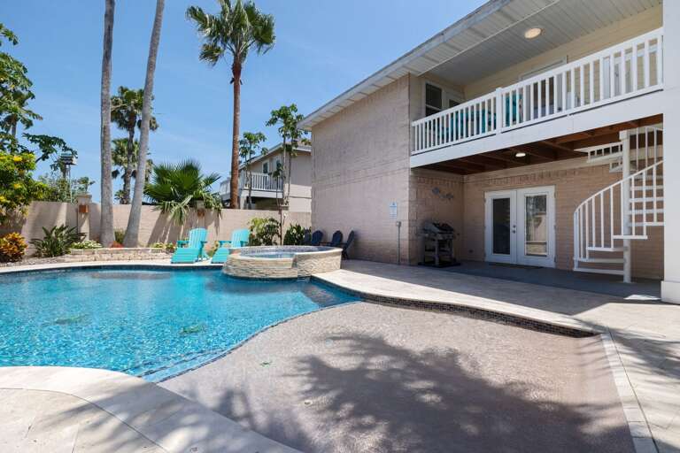 Relax on the sun-shelf tanning ledge, perfect for soaking up the sun while staying cool in the water