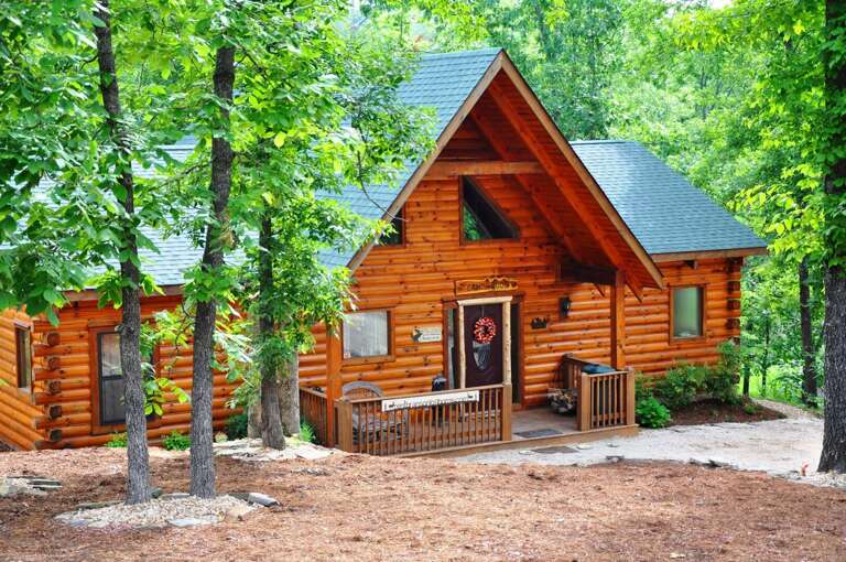 3 bedroom 2 bathroom log cabin Branson  Camp Budd