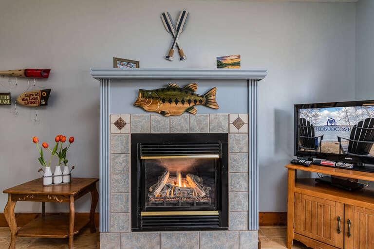 Cozy Fireplace in the living room!