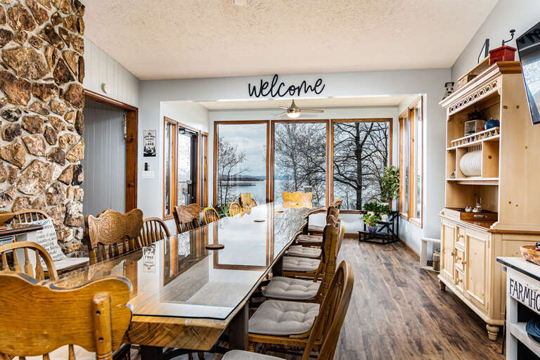Plenty of dining space with an up close lake view!!