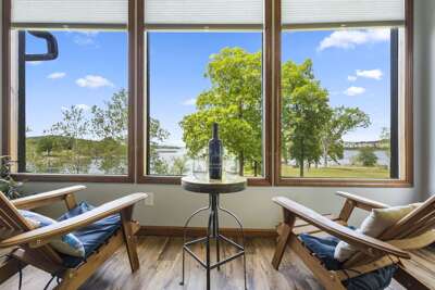 Red Bud Cove Lakefront Farm House on Table Rock Lake