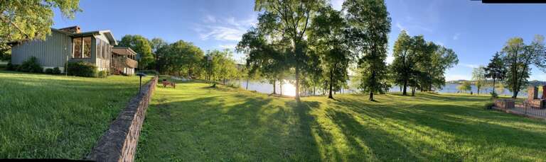 Look at that yard space and the lake is right there!! Look at that yard space and the lake is right there!!