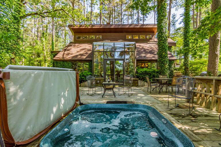 Vacation Rental With Hot Tub And Forest View