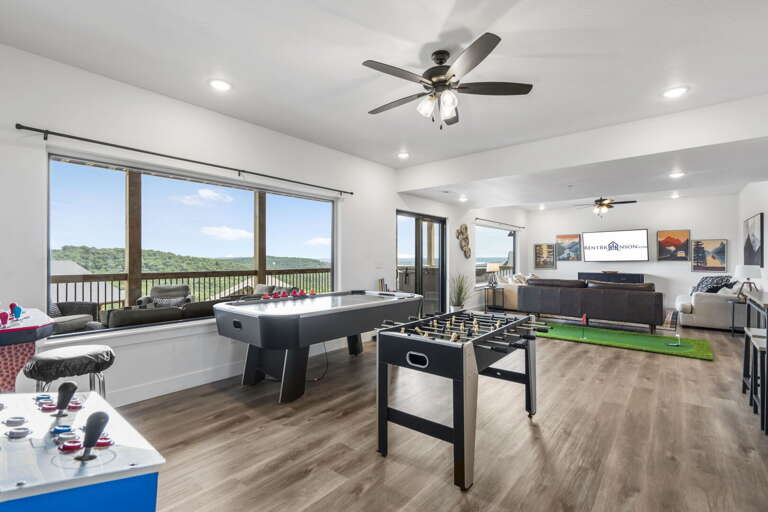 Spacious Vacation Rental With Games And Panoramic View