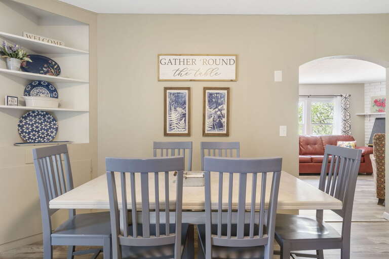 Dining Room With Table And Chairs, Wall Decor Dining Room With Table And Chairs, Wall Decor