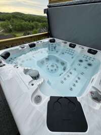 Jenni's House w/Hot tub, Arcade