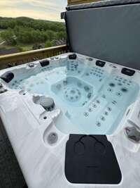 Jenni's House w/Hot tub, Arcade