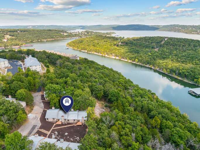 Riverside Retreat Surrounded By Soothing Scenery, Perfect For A Peaceful Stay