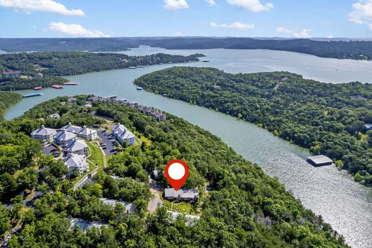 Riverside Residence Retreat, Nestled Near Natural Settings