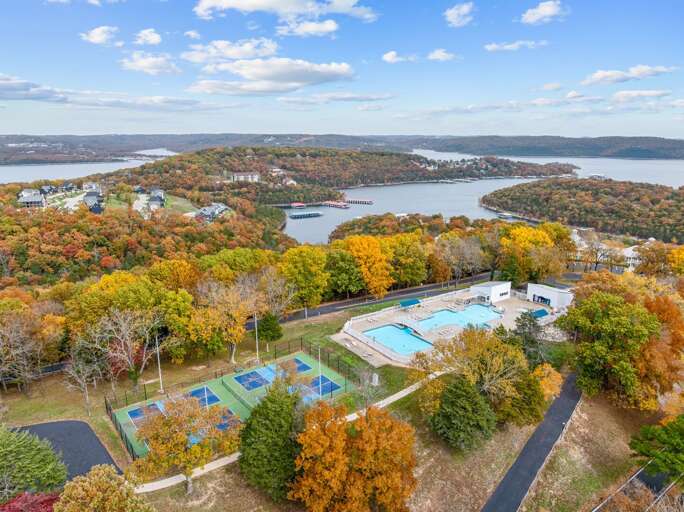 Scenic Lake View With Tennis Courts And Pool