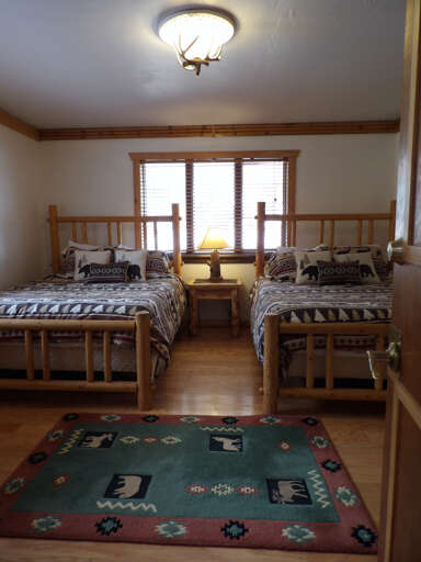 Bedroom with 2 Queen Beds