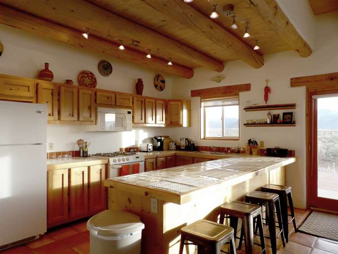 Livingroom with Smart TV with DVD and Sound Bar