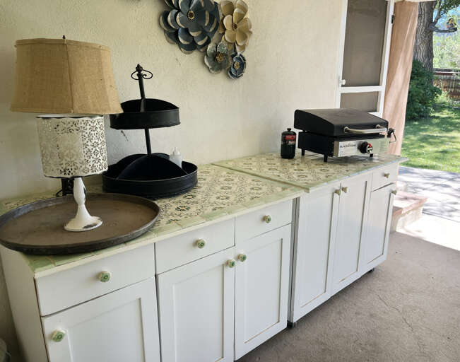 Outdoor flat top griddle and buffet counter