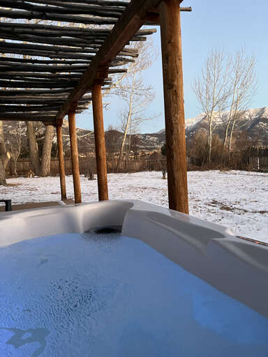 Hot tub on the sun porch portale