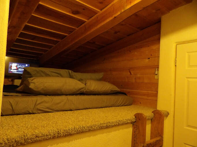 Sleeping Loft ladder 4 foot drop from loft to floor