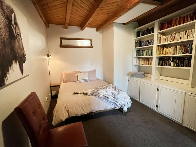 queen-bedroom