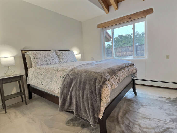 Queen room