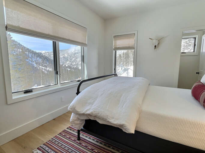 Beautiful queen bedroom with lofty cotton duvet.