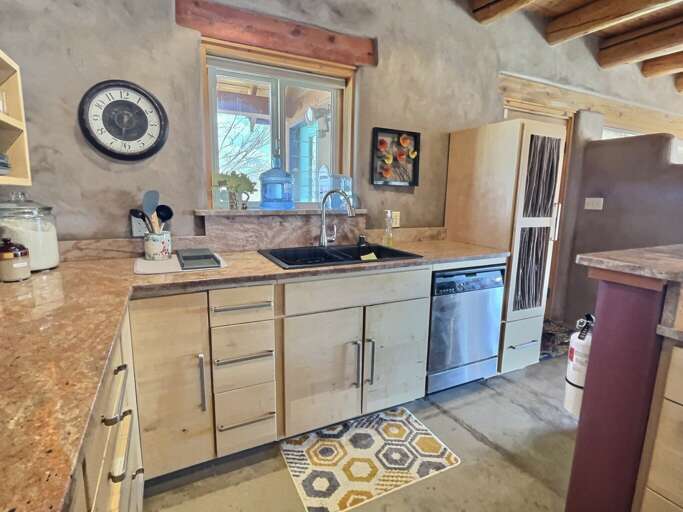 Kitchen sink and dishwasher