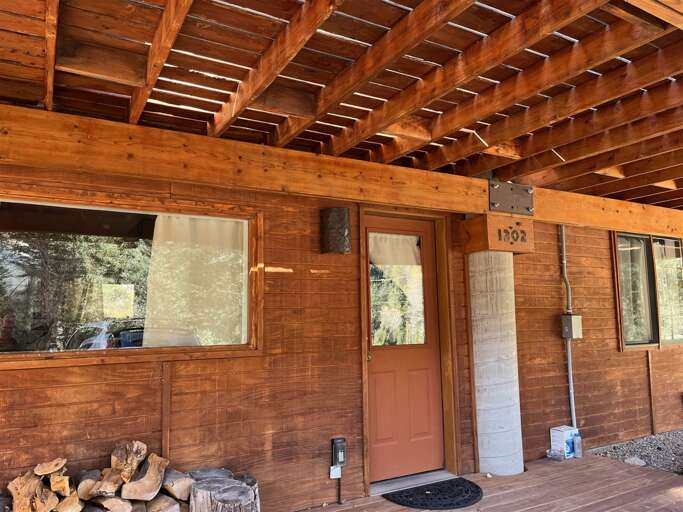 Front of the apartment - main entry