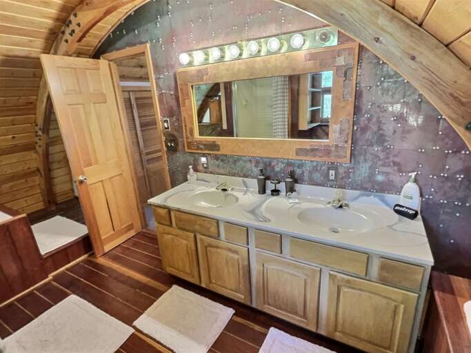 King Suite Bathroom Vanity