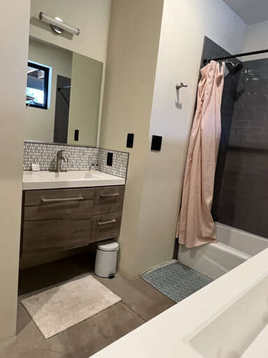 Guest bath shower/tub combo