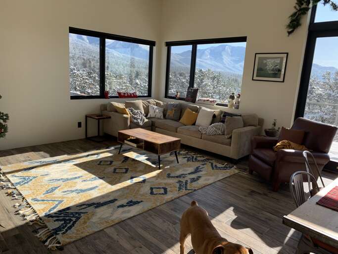A top floor living room with gorgeous mountain vistas