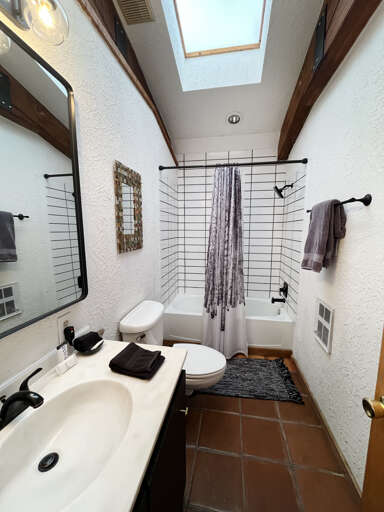 Hallway bath with tub, toilet and vanity