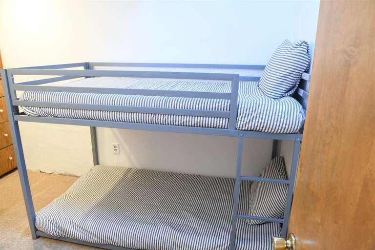 Twin bunk bed room
