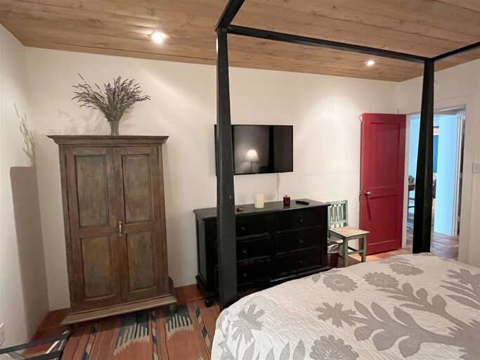 King Bedroom Trostero