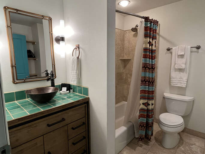 Main bathroom vanity