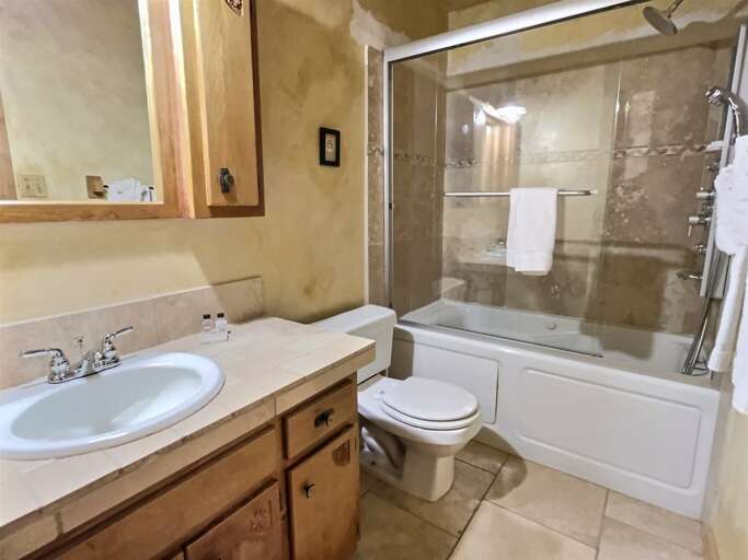 Queen Bedroom Ensuite Bathroom with Shower/Tub Combo