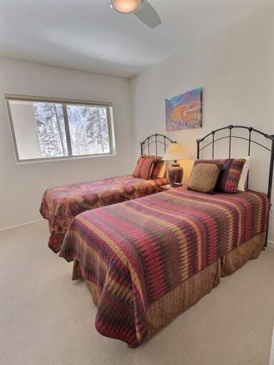 Bedroom with two twins