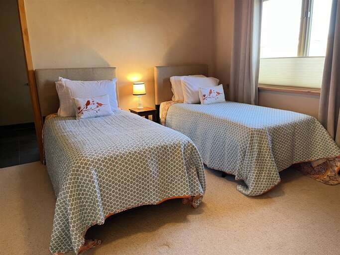 Twin bed room