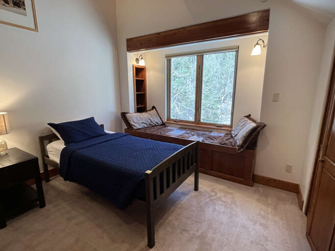 Another view of the day bed