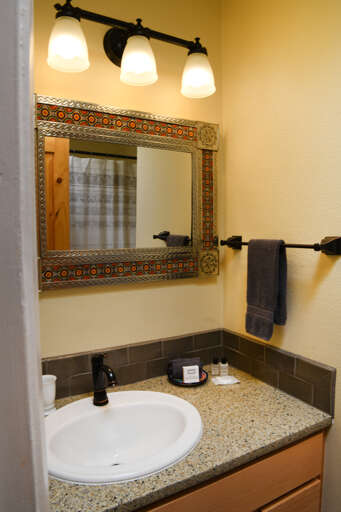 King bedroom ensuite bathroom vanity