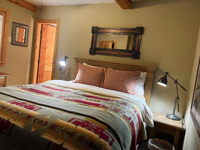 1coyote-queen-bedroom