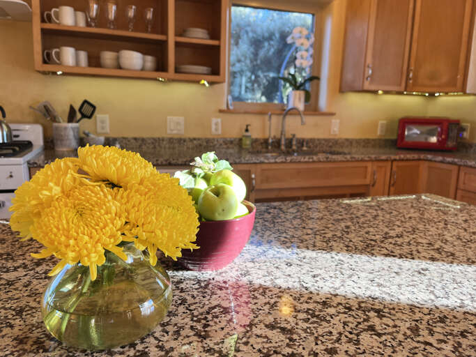 Everything feels bright and crisp in this sunny kitchen