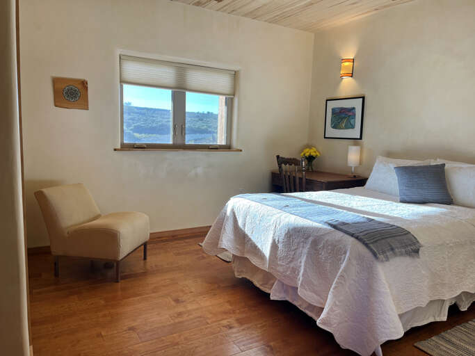 Guest queen bedroom