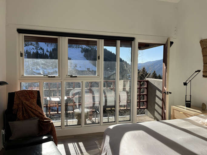 mountain-view-primary-bedroom