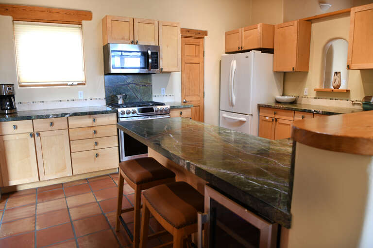 Kitchen Breakfast Bar